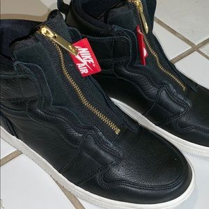 Wmn. Nike Air Jordan 1 High Zip